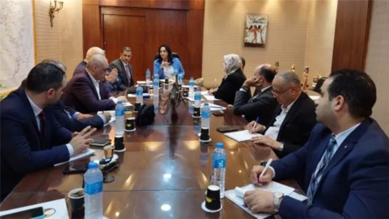 نائب وزير السياحة والآثار تتابع آخر المستجدات الخاصة بموسم العمرة لهذا العام