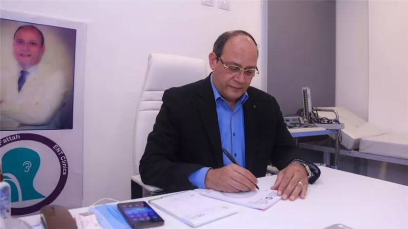 خبرة وإنسانية وسيرة ذاتية غير مسبوقة.. د. جمال عبدالفتاح أفضل خبراء الأنف والأذن والحنجرةِ