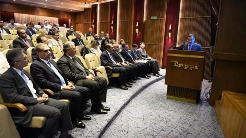 افتتاح مركز التميز الخاص بكفاءة الطاقة والأداء التشغيلى بقطاع البترول (صور)