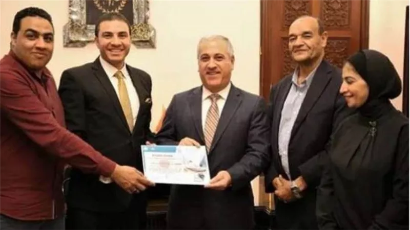 منح رئيس الهيئة الوطنية للصحافة درع الكشافة المصرية