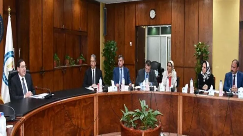 وزير البترول يبحث مع شركة أبسكو السعودية خططها داخل مصر (صور)