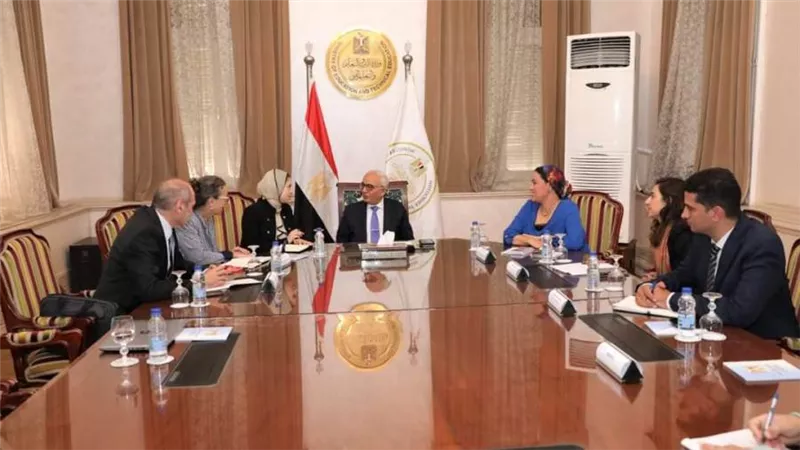 وزير التعليم يبحث سبل التعاون مع وفد اليونسكو