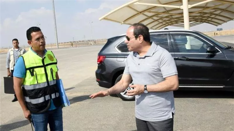 السيسي يتفقد مدينة السيارات المتكاملة قيد الإنشاء