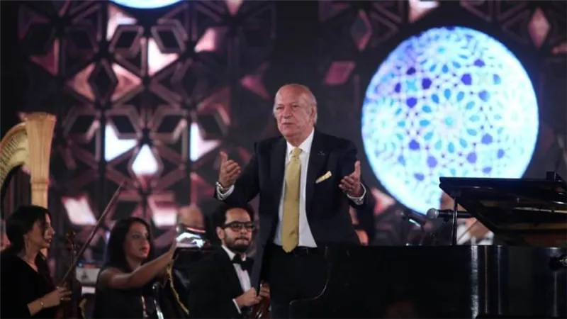 قبطان الموسيقى يبحر مع جمهور النافورة فى بحر النغم 