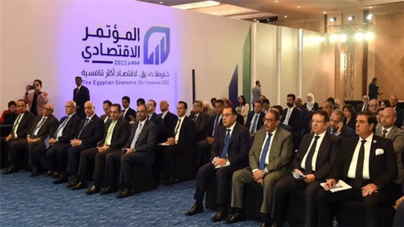 رئيس الوزراء يؤكد أهمية وجود آلية تمويل تمّكِن الأسر المتوسطة من الحصول على الوحدات بنظام سداد مطول (صور)