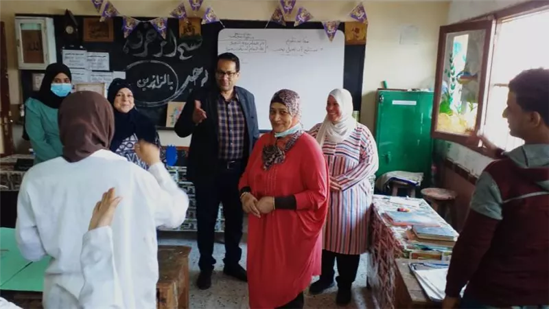 وكيل تعليم الغربية يتابع تسكين طالبات مدرسة المحلة الصناعية بعبد المنعم رياض الإعدادية بنات