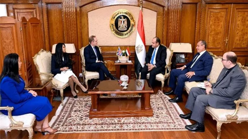 وزير التجارة يبحث مع سفير بريطانيا بالقاهرة سبل تعزيز علاقات الشراكة الاستراتيجية بين البلدين (صور)
