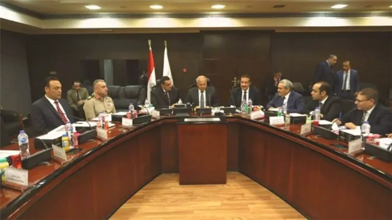 وزير النقل ومحافظ المنوفية يوقعان بروتوكول تعاون لتنظيم النقل البري الداخلي (صور)
