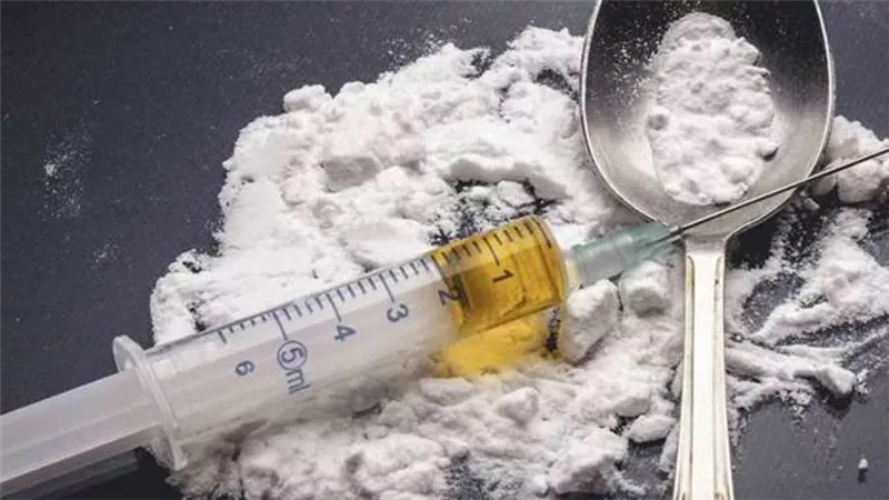 المنيا .. السجن المؤبد 25 عاما لسيدة للاتجار في الهيروين