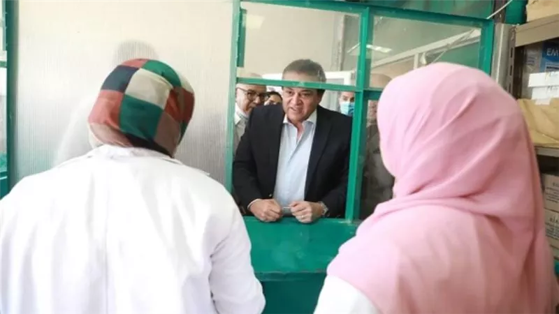 وزير الصحة يتفقد مستشفى الواسطى ويوجه برفع كفاءته والإلتزام بجداول الصيانة الدورية (صور)