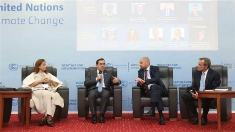 وزير البترول: مواجهة آثار التغير المناخي تحتاج تكاتف جميع الشركات والحكومات والصناعات (صور)