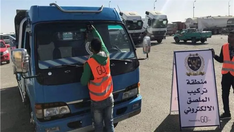 لعدم تركيب الملصق الإلكتروني.. تحرير 916 مخالفة لقائدي السيارات 