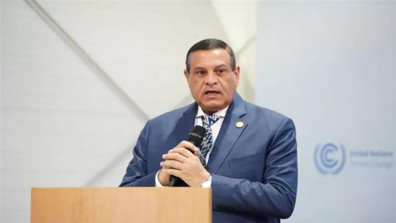 وزير التنمية المحلية يشارك في جلسة 