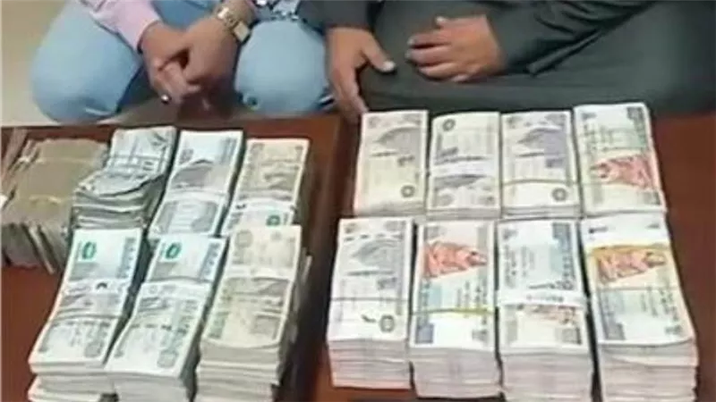 ضبط عصابة ترويج العملات المزيفة على «الفيس بوك» بالجيزة