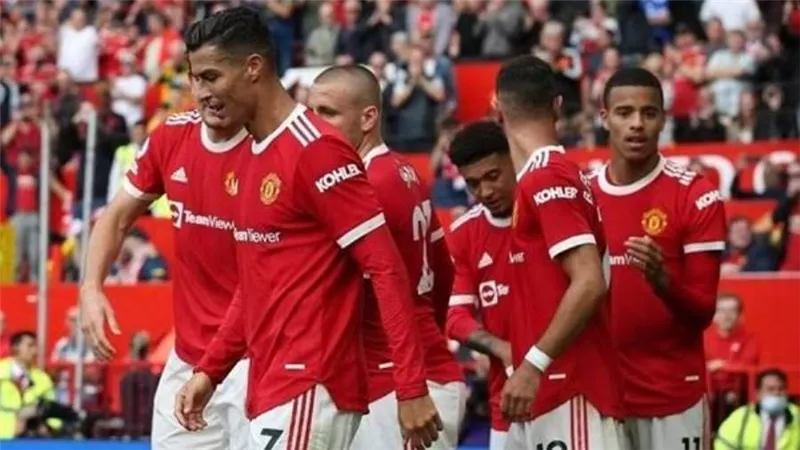 مانشستر يونايتد يخطف فوزا مثيرا أمام فولهام في الدوري الإنجليزي