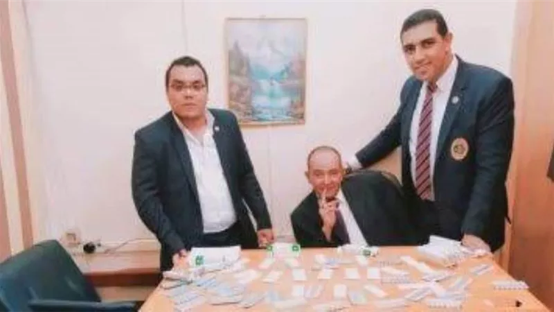 جمارك مطار القاهرة تضبط محاولة تهريب عدد من الأقراص المخدرة