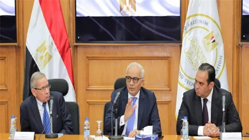 وزير التعليم يجتمع مع مديري المديريات التعليمية لمتابعة انتظام العملية التعليمية (صور)