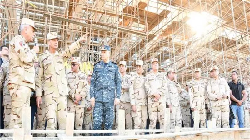 وزير الدفاع والإنتاج الحربي يتفقد مقر القيادة الإستراتيجية