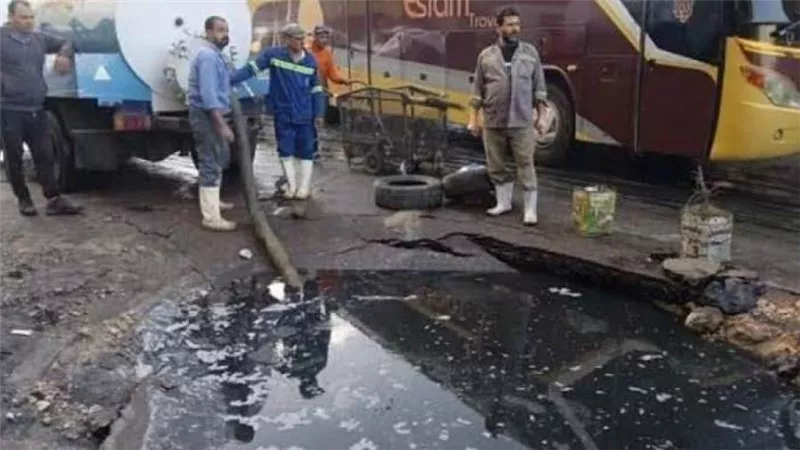 هبوط أرضي يسقط أتوبيسا يقل 24 راكبا بالإسكندرية