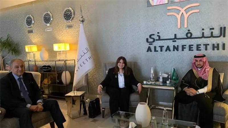 في أولى زياراتها الخارجية.. وزيرة الهجرة تصل إلى الرياض للقاء أكبر جالية مصرية بالخارج