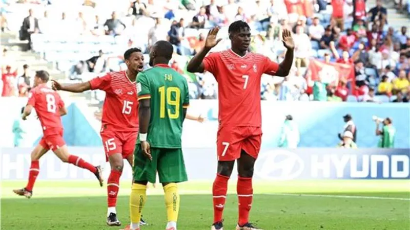 إمبولو يسجل هدف تقدم سويسرا أمام الكاميرون ويرفض الاحتفال 