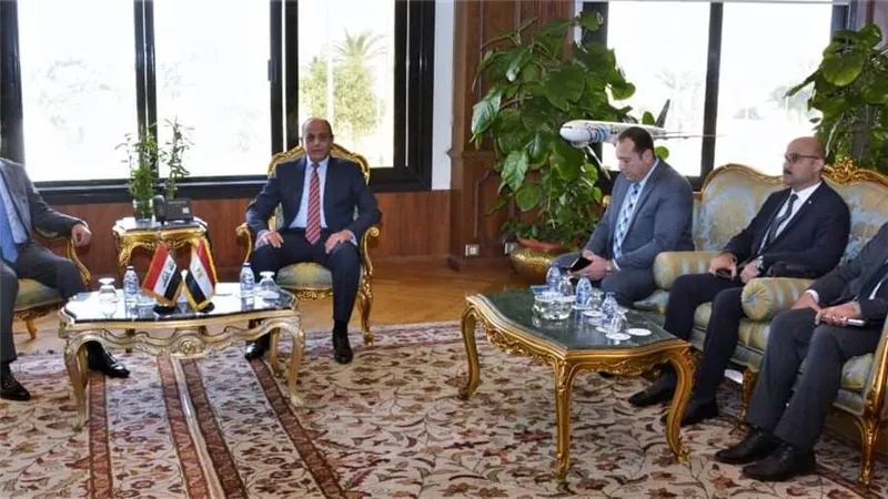 وزير الطيران يستقبل وزير النقل العراقي لتعزيز التعاون في مجال النقل الجوي