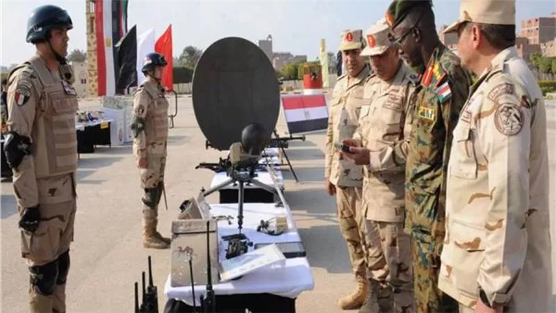 وزير الدفاع يشهد المرحلة الرئيسية لمشروع مراكز القيادة التعبوي «فتح - 5» 