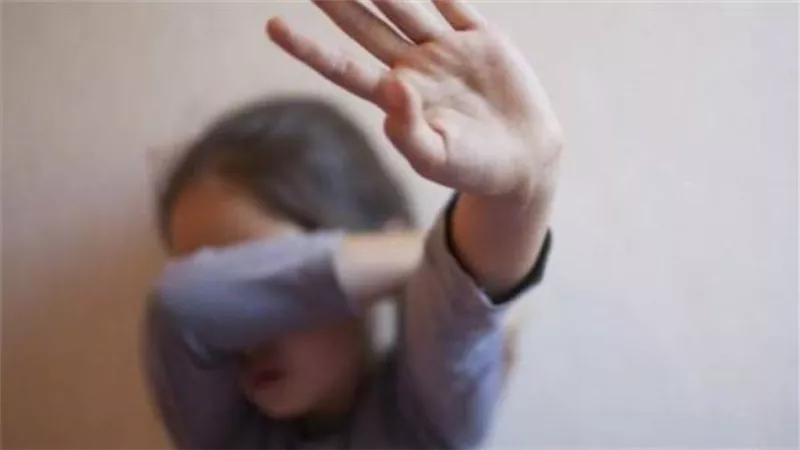 والدة طفلة ضحية التعذيب بإحدى حضانات الإسكندرية: الضرب موجود منذ فترة طويلة