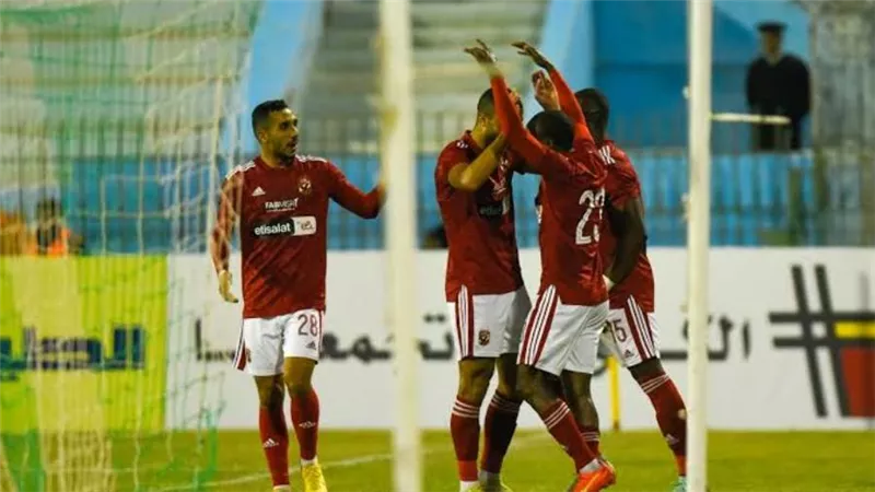 الشوط الأول.. الأهلي يتقدم على المحلة بهدفين في الدوري