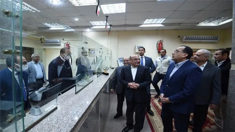رئيس الوزراء يتفقد أعمال تطوير مجمع محاكم السويس (صور)