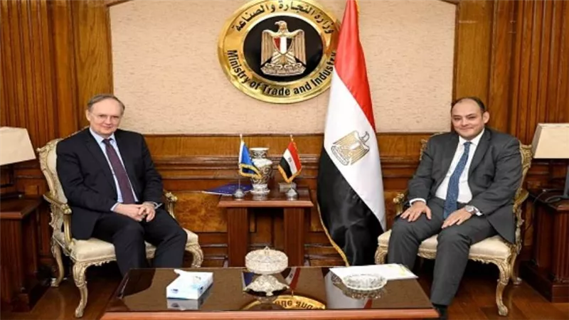 وزير التجارة يستعرض مع سفير الاتحاد الأوروبي بالقاهرة سبل تعزيز التعاون الاقتصادى المشترك