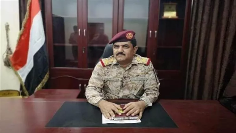 وزير الدفاع اليمني يبحث مع السفير الفرنسي العدوان الحوثي على المنشآت الحيوية اليمنية