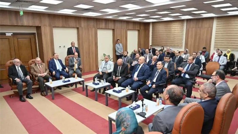 رئيس هيئة الدواء المصرية يستقبل رئيس وأعضاء لجنة الصحة بمجلس الشيوخ بمشاركة رئيس الهيئة القومية لسلامة الغذاء