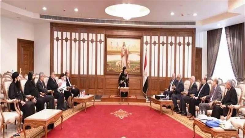 البابا تواضروس يستقبل وفدا من دار الكتاب المقدس