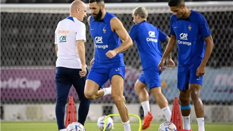 رد فعل صادم من مدرب فرنسا بشأن عودة بنزيما 