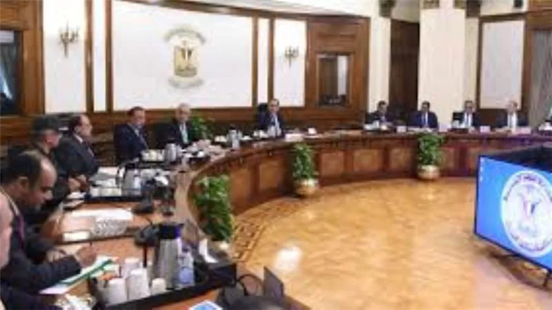 مدبولي يتابع موقف المشروعات التنموية والخدمية وتطوير المناطق العشوائية بمحافظتيْ الإسكندرية ومطروح