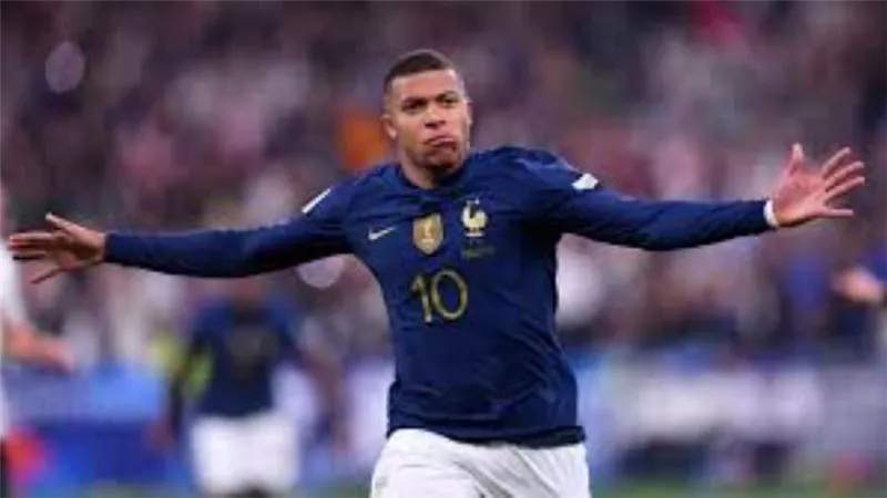 مبابي يتوج بجائزة هداف كأس العالم 2022