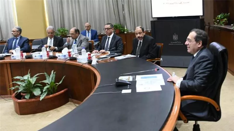 طارق الملا يناقش المشروعات الاستثمارية المقدمة لهيئة العامة للمنطقة الاقتصادية للمثلث الذهبي