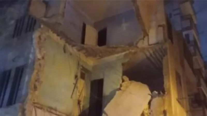 انهيار جزئى لعقار من 3 طوابق فى حى الجمرك بالإسكندرية دون إصابات
