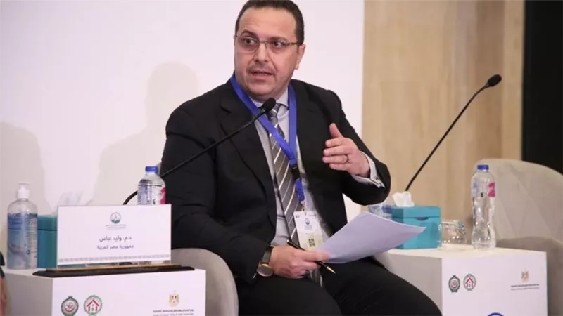 معاون وزير الاسكان يتقدم بورقة بحثية تحت عنوان 