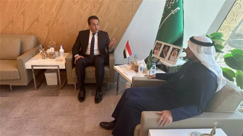 وزير الصحة يبحث مع نظيره السعودي التعاون لتحقيق الأمن الدوائي للشعوب العربية