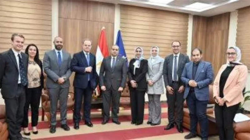 رئيس هيئة الدواء المصرية يستقبل السفير البريطاني بالقاهرة