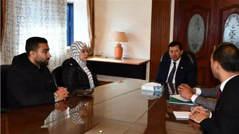وزير الرياضة يستقبل الرباعة المصرية سارة سمير لبحث إستعداداتها لأوليمبياد باريس 