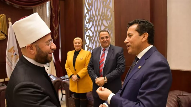 وزير الشباب والرياضة يشهد فعاليات المؤتمر السنوي لمنتدى الأدب والفكر