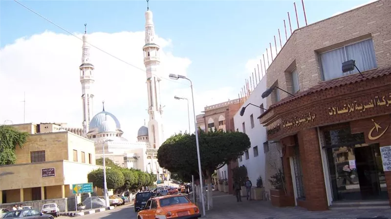 محافظ الإسماعيلية يبحث مع 