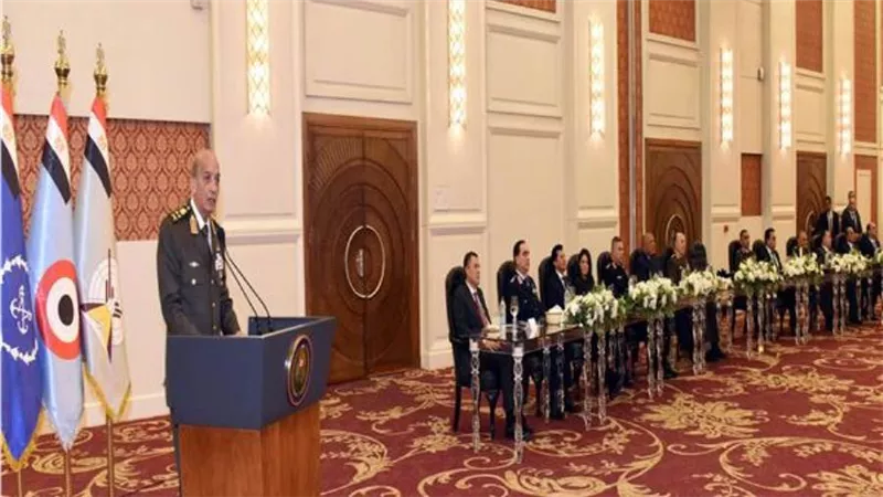وزير الدفاع يشهد حفل تخرج دورة التمثيل الدبلوماسي العسكري المصرى بالخارج 