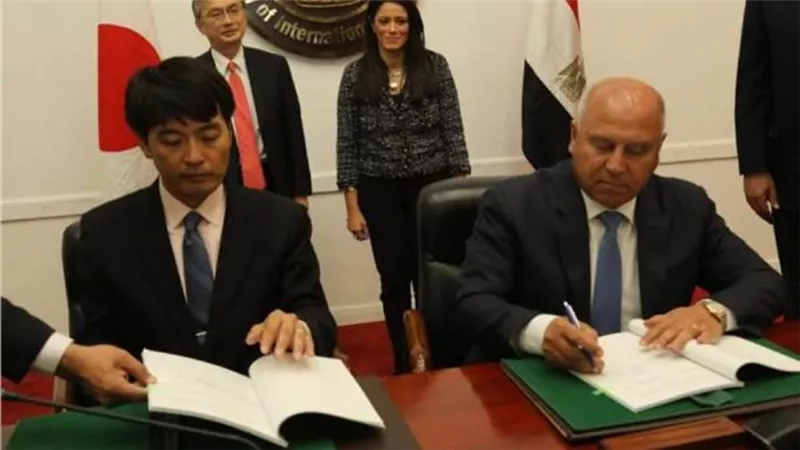وزيرا النقل و التعاون الدولي يوقعان تمويل تنفيذ الخط الرابع للمترو مع اليابان  