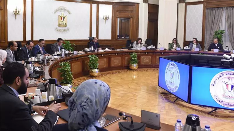 رئيس الوزراء يتابع موقف الخطة الإعلامية والتوعوية لمشروع تنمية الأسرة المصرية