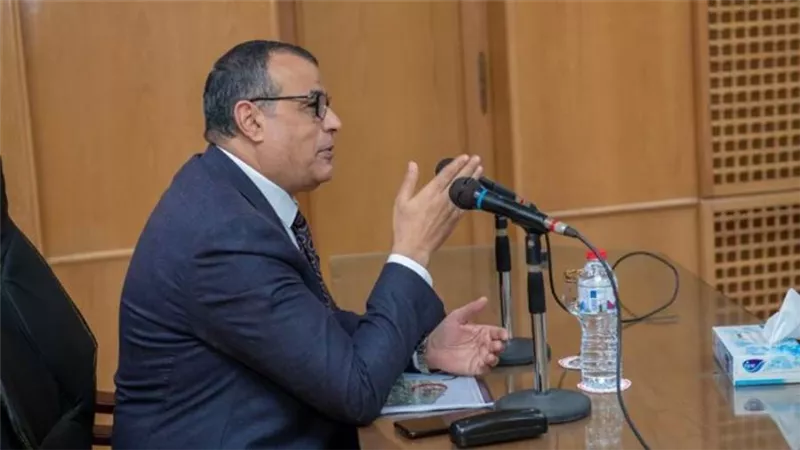 وزير الإنتاج الحربى يتفقد المركز الطبى التخصصى