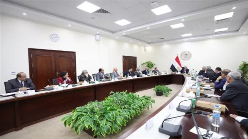 وزير التعليم العالي يعقد اجتماعًا مع رؤساء الجامعات الأهلية المُنبثقة عن الجامعات الحكومية 